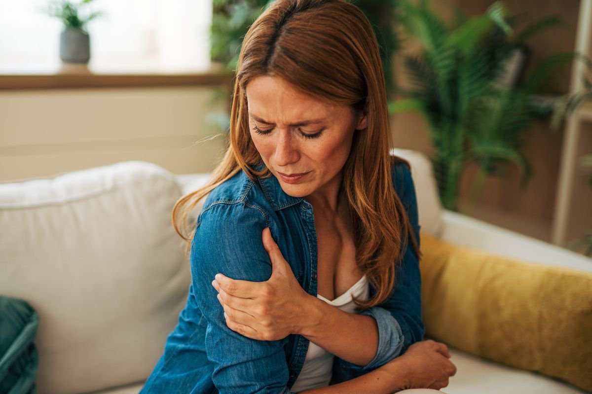 Symptom in right shoulder could be sign of cancer in vital organ