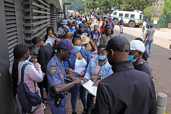 SAPS opens 5,500 trainee posts: Who can apply, how to apply and what recruits will earn