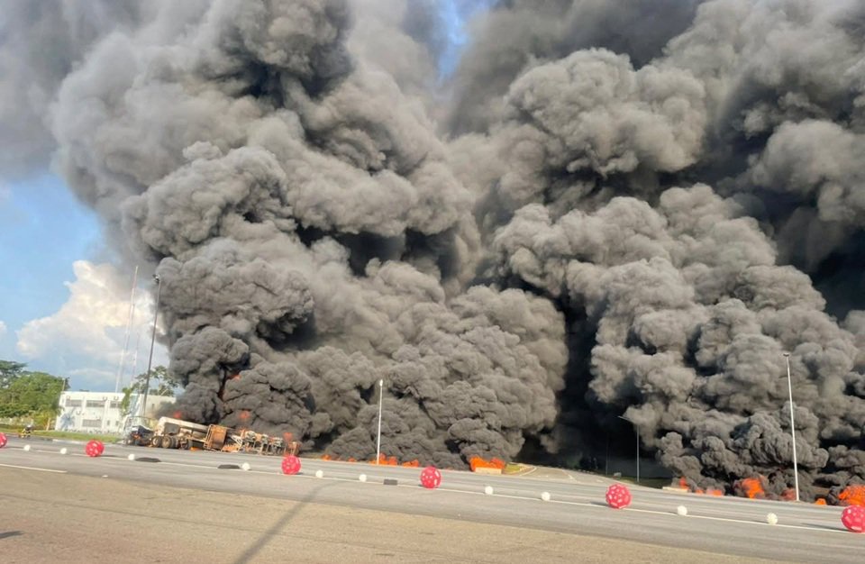 Côte d’Ivoire-AIP/ Un camion-citerne de gasoil prend feu près du péage de Tiébissou (GSPM)