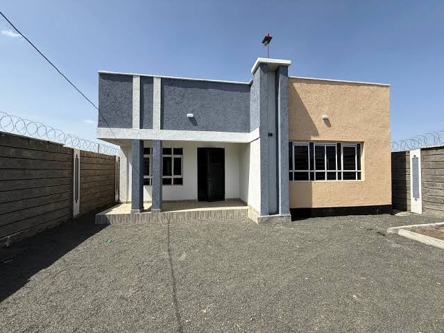 Kitengela: Inside Beautiful KSh 11.5m Bungalow With 3 Bedrooms, DSQ and Gated Compound