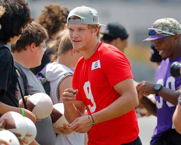 Giants trade for Vikings quarterback JJ McCarthy with Jaxson Dart ruled out for season