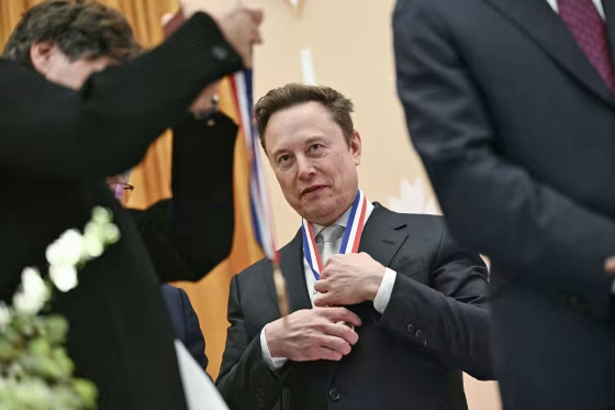 Elon Musk and Anthropic make promises to give the public a piece of the AI pie