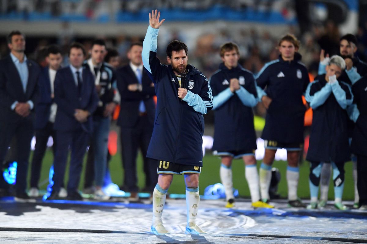Lionel Messi and Cristiano Ronaldo prove how different they are with farewell actions