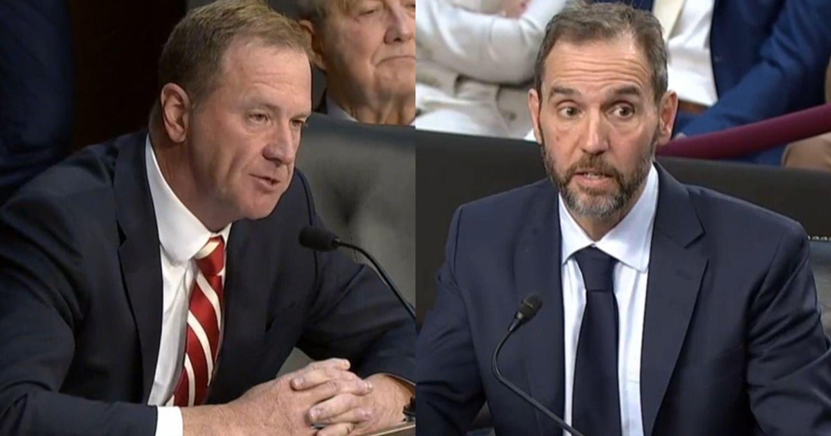 Watch: Sen. Schmitt appears to confuse basketball teams while calling Jack Smith a “dirtbag”