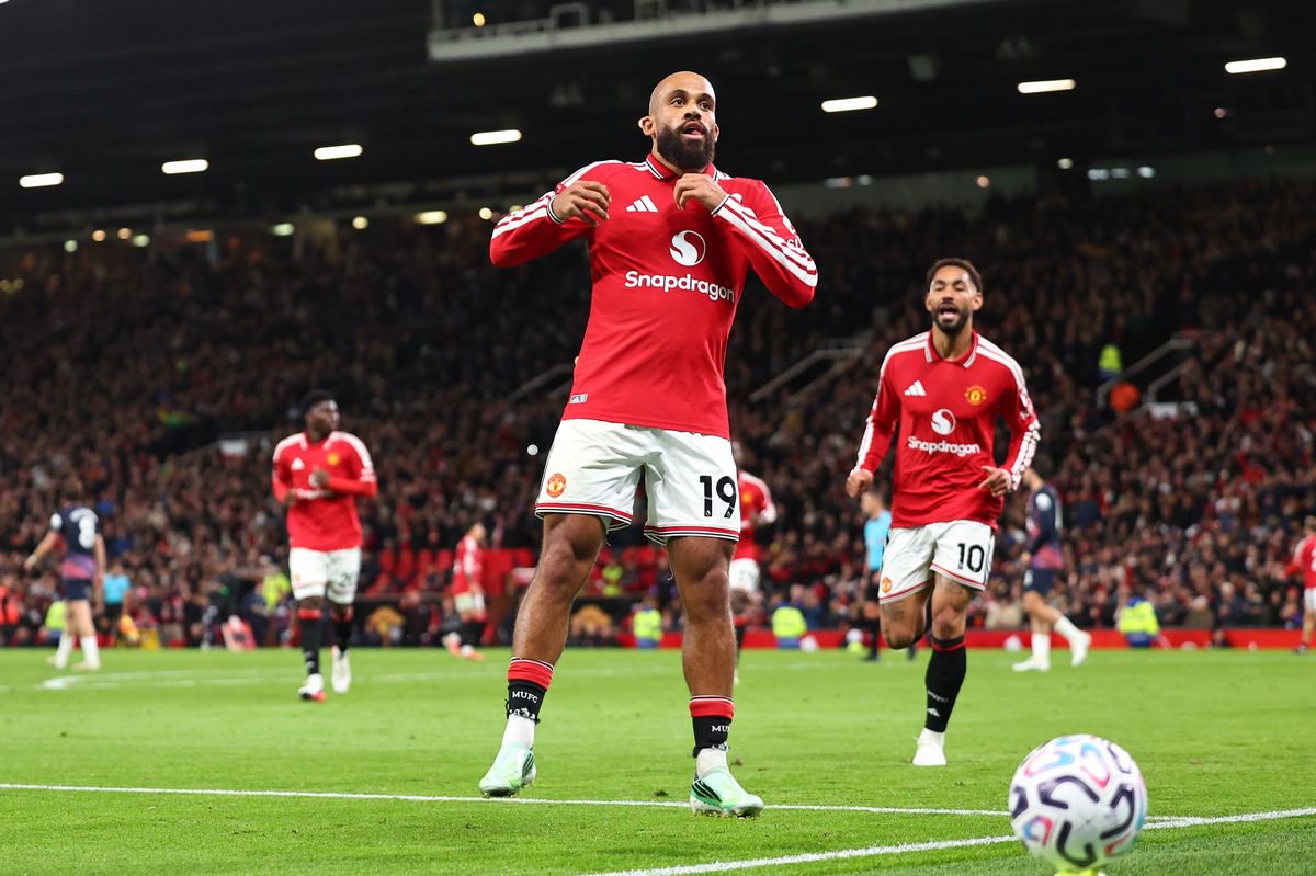 Michael Carrick has nowhere to hide as Man Utd fans turn in draw with 10-man Tottenham