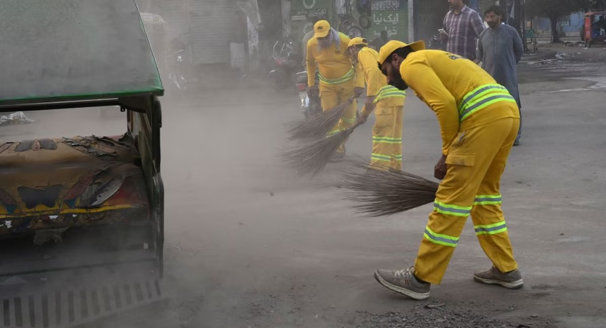Punjab govt enacts SOPs for protection of sanitary workers