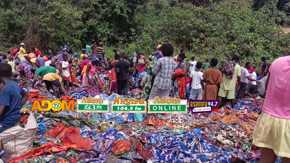 Hundreds salvage clothes after cargo truck catches fire on Ekumfi-Mankessim road (Photos)