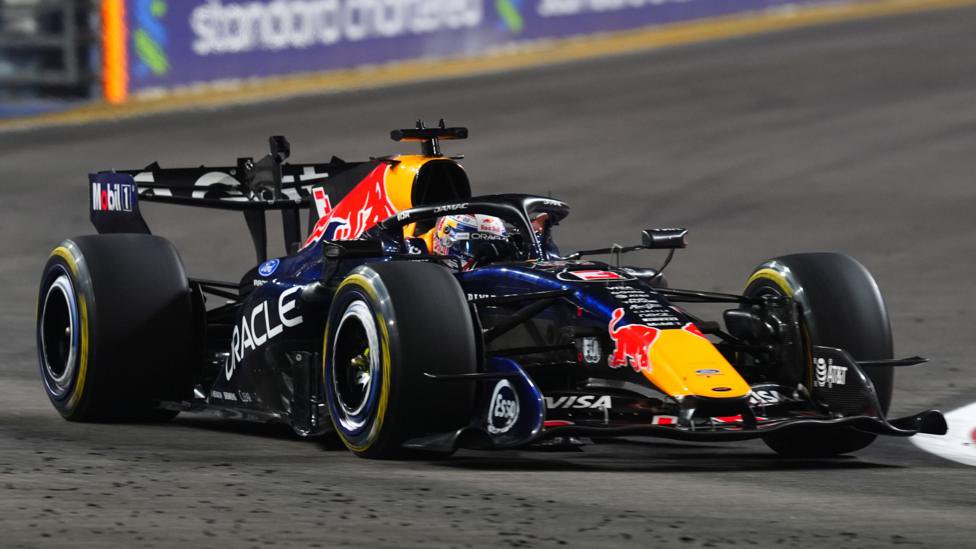 Verstappen dominates for first Singapore Grand Prix win
