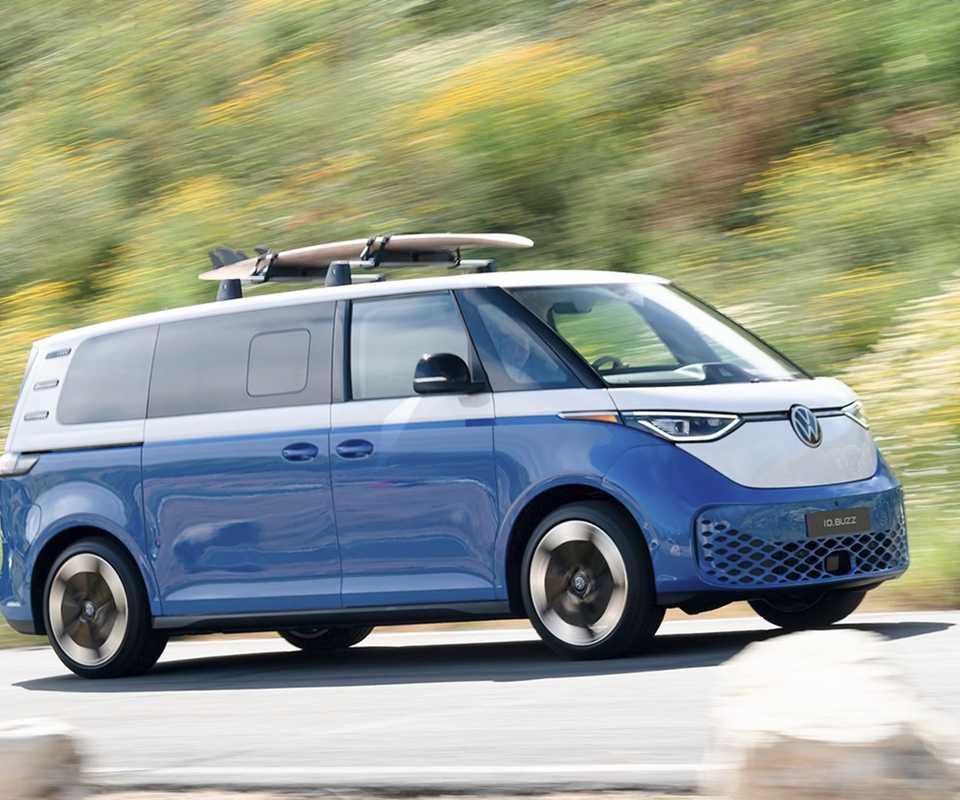 What’s The Best Electrified Minivan Available In The US?