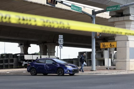 ICE guidance bans high-speed car chases and sets tighter rules for traffic stops, a memo shows