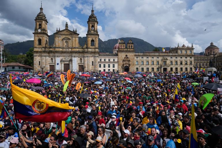 Colombia opposition groups launch protest against de la Espriella’s cuts