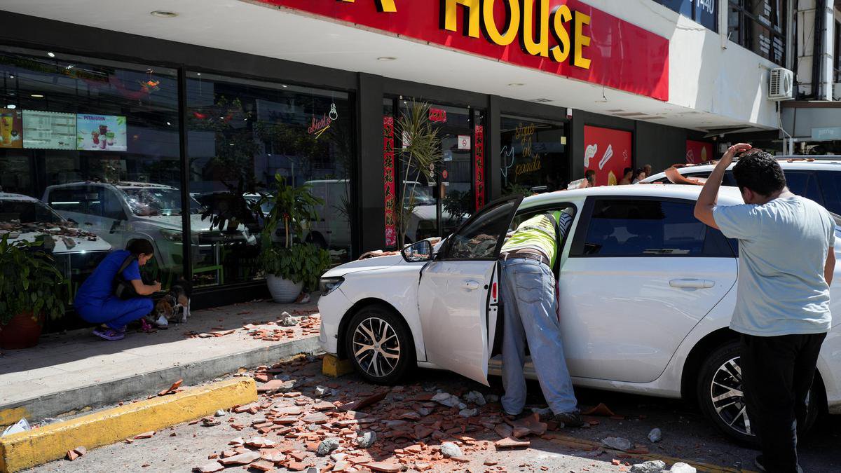 Magnitude 7.6 earthquake shakes Panama, USGS reports