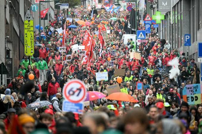 Tens of thousands urge climate action at Brussels demo
