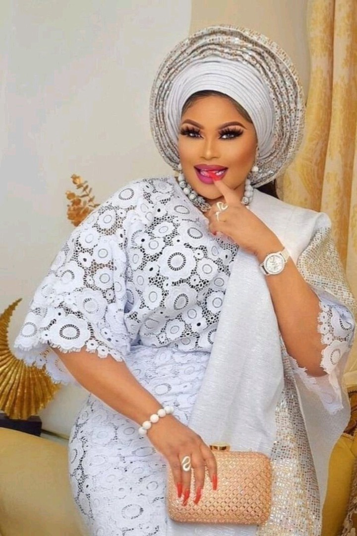 Lovely Outfits Suitable For African mothers To Rock their Next wedding Occasion