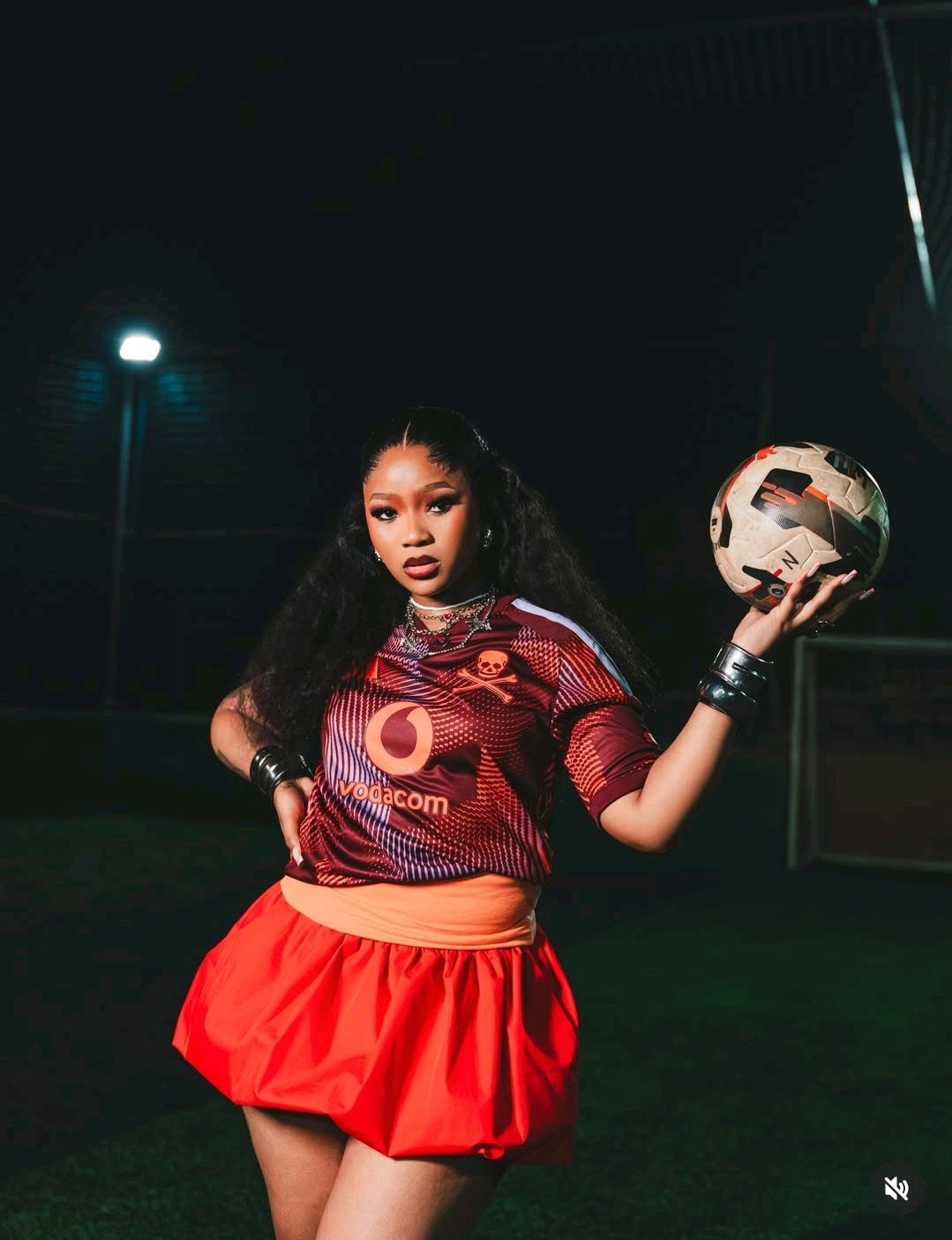 Buhle Gugwana Stuns in Orlando Pirates Style