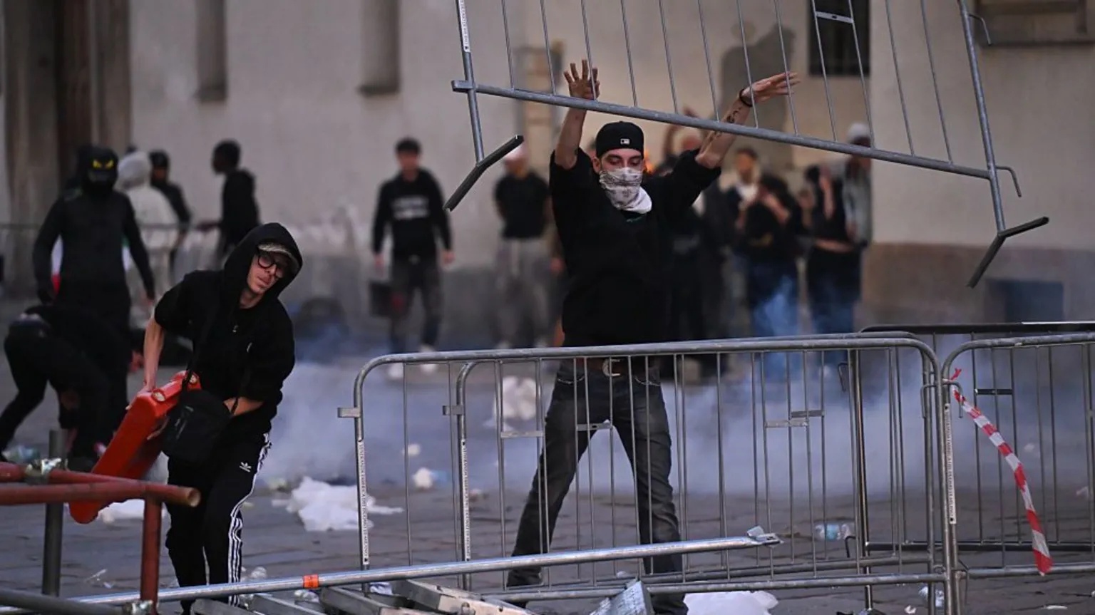 Meloni holds emergency meeting after weekend of violent clashes
