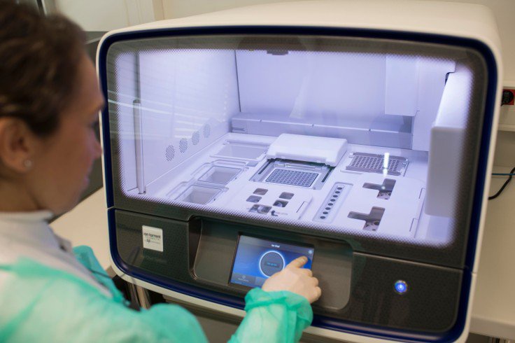 Her Blood Carried Her Twin Brother’s DNA, and Doctors Found It Only After a Miscarriage