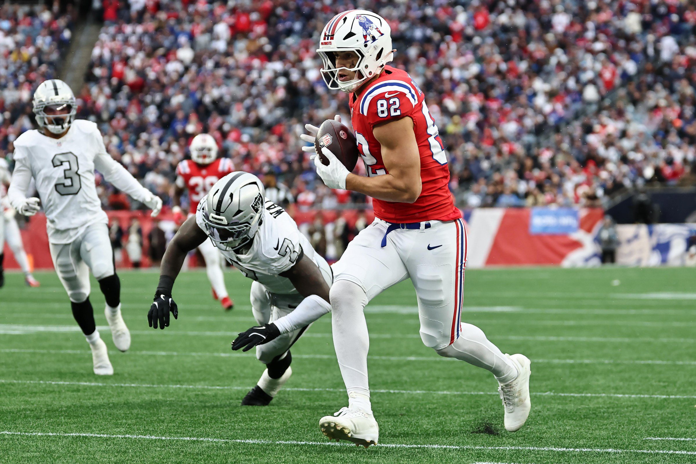 Tyler Linderbaum, Hezekiah Masses and More Awful PFF Grades from Raiders Week 5 loss to Patriots