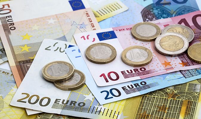 Brits in Spain warned of new 2027 EU cash rule
