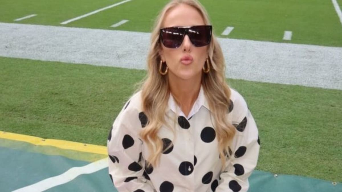 Brittany Mahomes’ Jacquemus Micro Shorts Ride up Her Thighs for Game Day