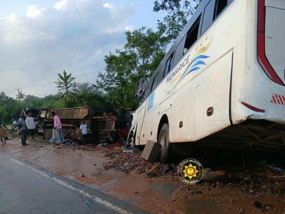 Eight dead in bus crash at Azuletti on Elubo-Takorai N1 highway