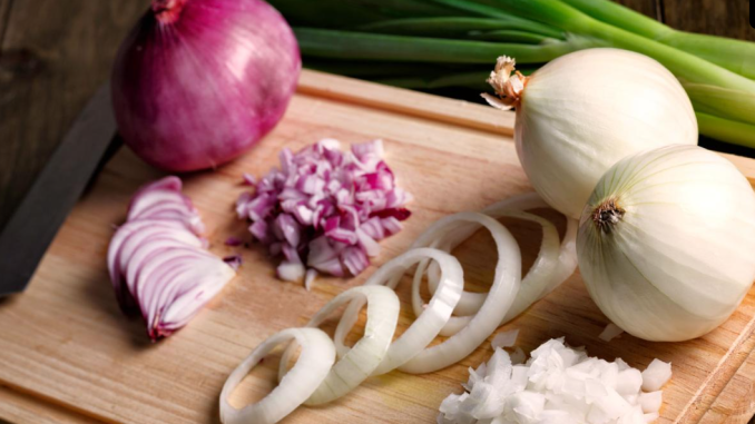 6 Ways People Use Onions at Home — And the Health Claims to Be Careful About