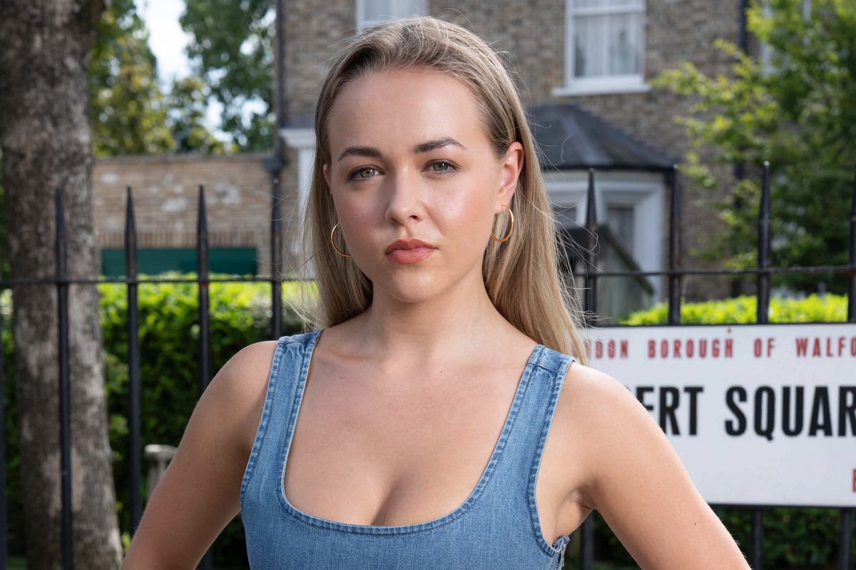 EastEnders airs horrifying scenes as teenage Amy Mitchell grooming storyline ramps up