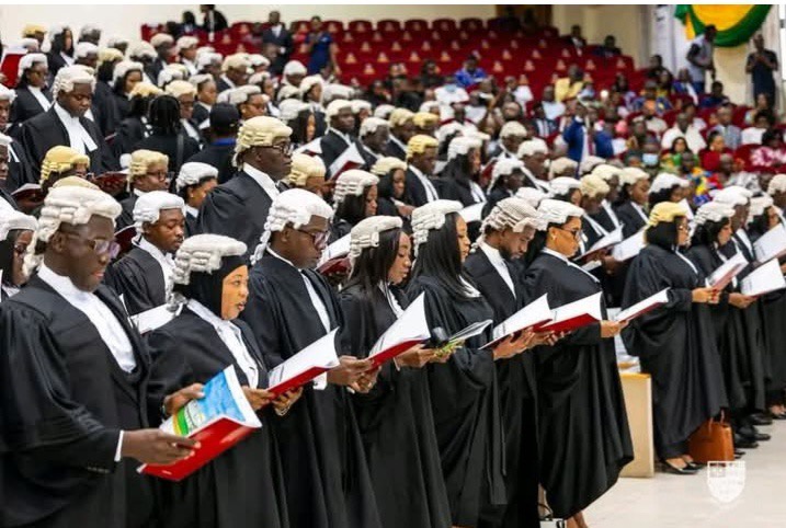 So, Why Is Every Journalist and Politician Becoming a Lawyer These Days? – OMGVoice Quizzes