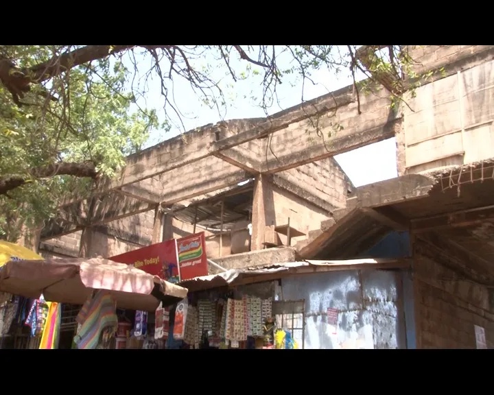 Abandoned Madina Market building poses safety risks as traders continue business beneath deteriorating structure