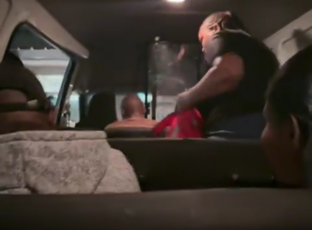 Taxi driver diverts passengers to police station over missing phone