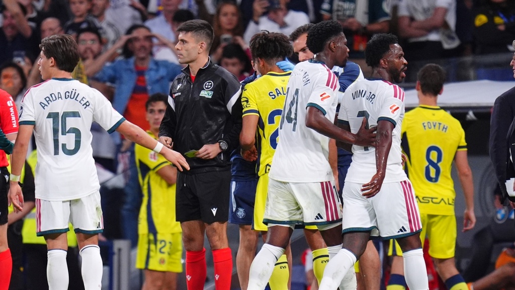 Mourinho Boycotts Press Conference After Vinicius Red Card