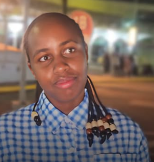Nimoo’s Emotional Airport Encounter After Arriving With Flowers to Meet Her Online Lover