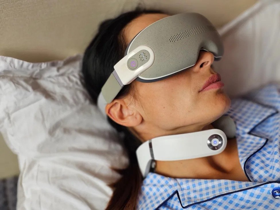 Tired of Waking Up at 3am? These EEG Sleep Headbands Read Your Brainwaves and Here Is What They Do