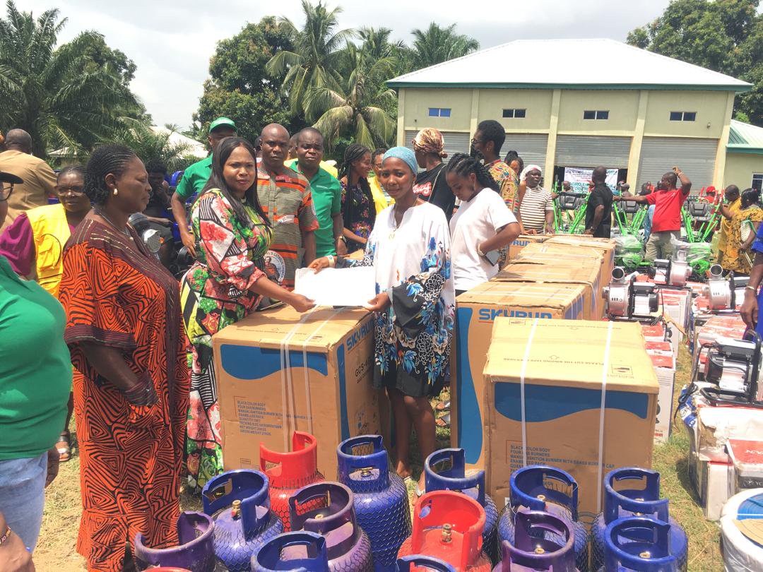 FG/IFAD-VCDP: 500 Farmers Benefit From Agro-Equipment Distribution In Anambra