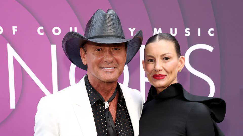 Faith Hill makes first red carpet appearance in almost 2 years with Tim McGraw and lookalike daughters