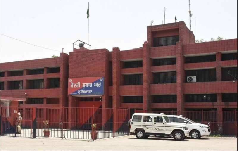 Gangster, five others booked for running ‘extortion racket’ from Ludhiana jail