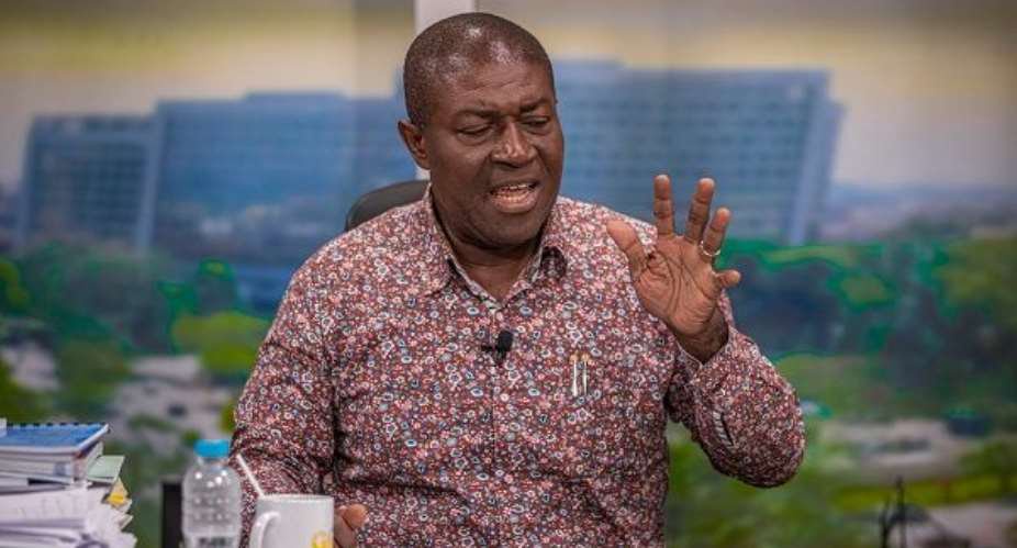 Mahama owes Akufo-Addo apology over ‘u-turn’ on honorary doctorates – Nana Akomea