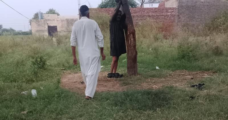 Man hung from tree, tortured over alleged relationship in Gujrat