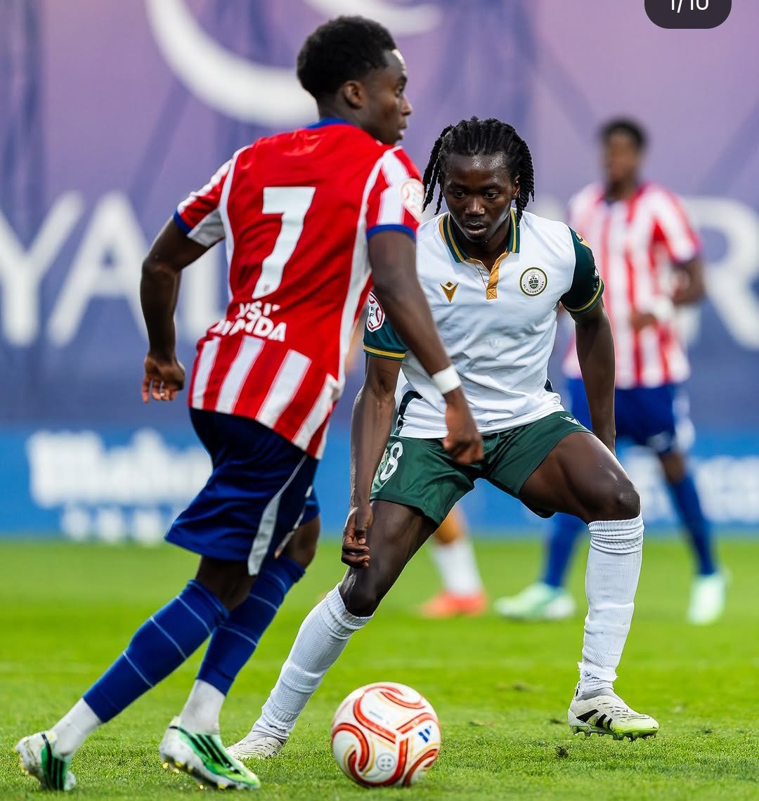 Ghanaian teen Moro lmrana in action for Rayo Ciudad Alcobendas U19 against Atlético Madrid U19 in the División de Honor Juvenil