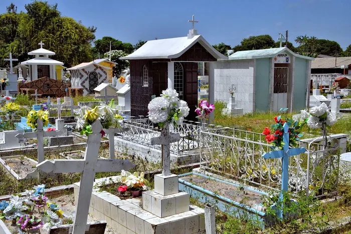 Man falls into his father’s grave while visiting, dies on the spot
