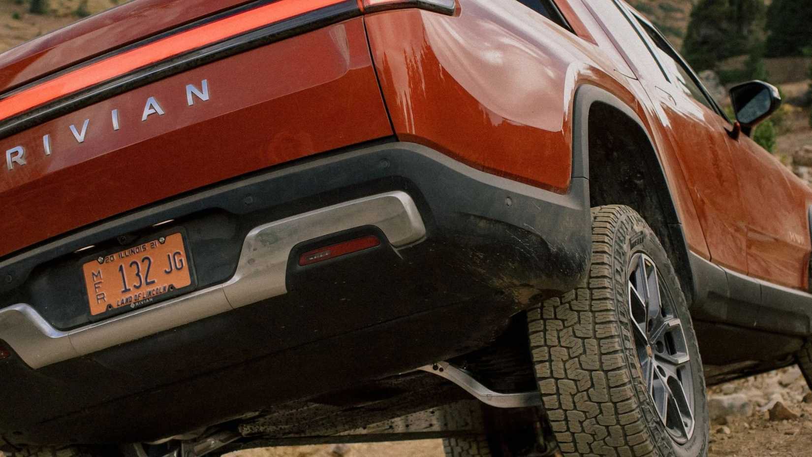 A $14,000 Minor Dent: Rivian Owners Are Learning The Hard Way Why Trucks Have Split Bodywork