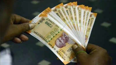 Rupee hovers near 96 as oil stays above $100 per barrel, foreign selling persists