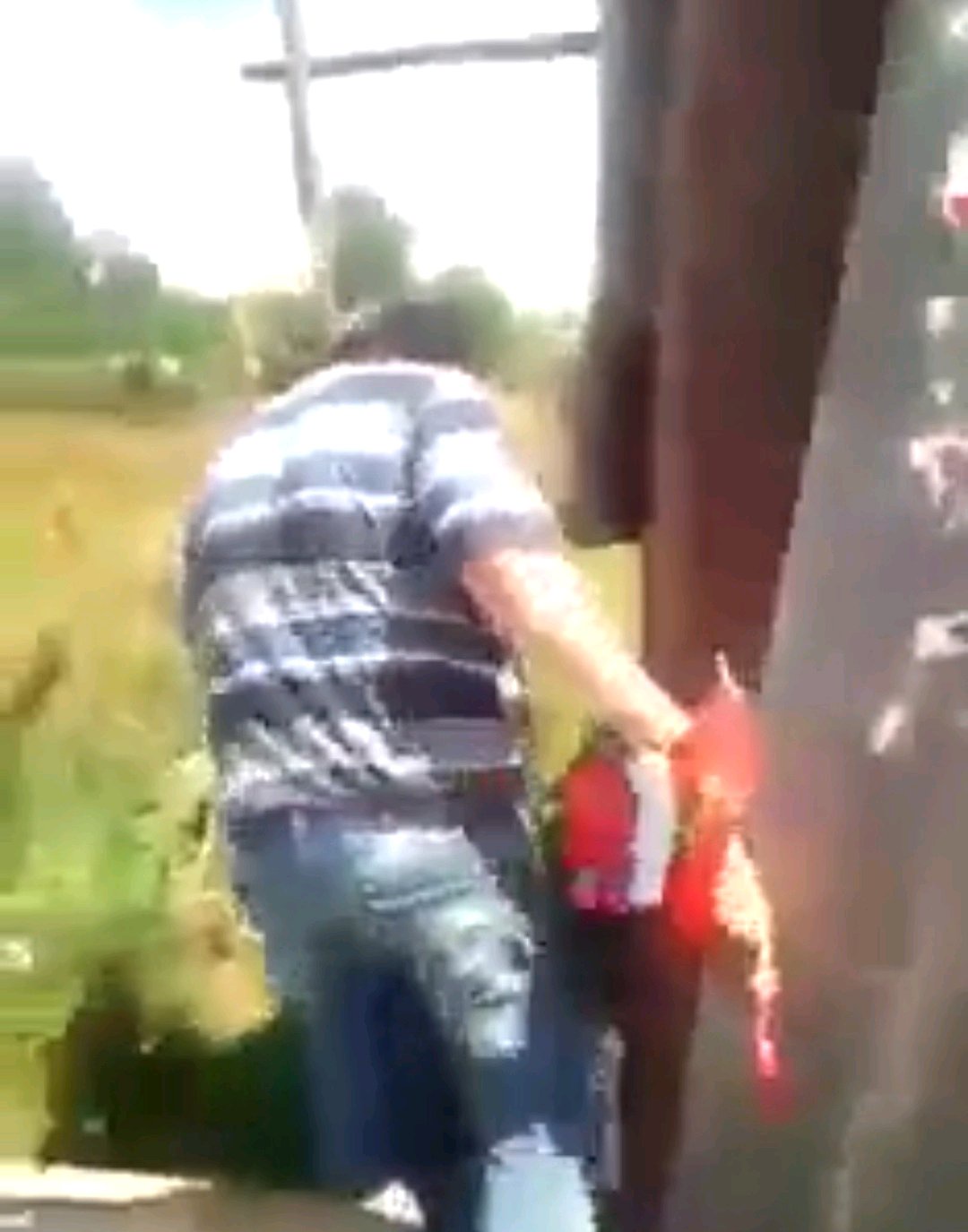 “Put It Back” White Man Confronted by Locals After Allegedly Removing Election Poster in Mzansi