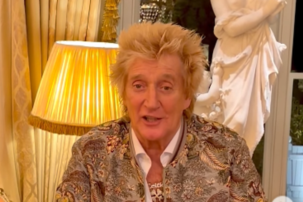 Rod Stewart supported by Lorraine Kelly as he shares shock announcement with fans