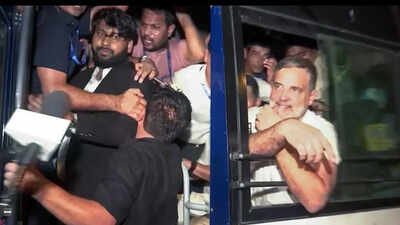Barricade stunt, chips, 9-hour dharna and detentions: All that happened at Rahul Gandhi-led CEC protest