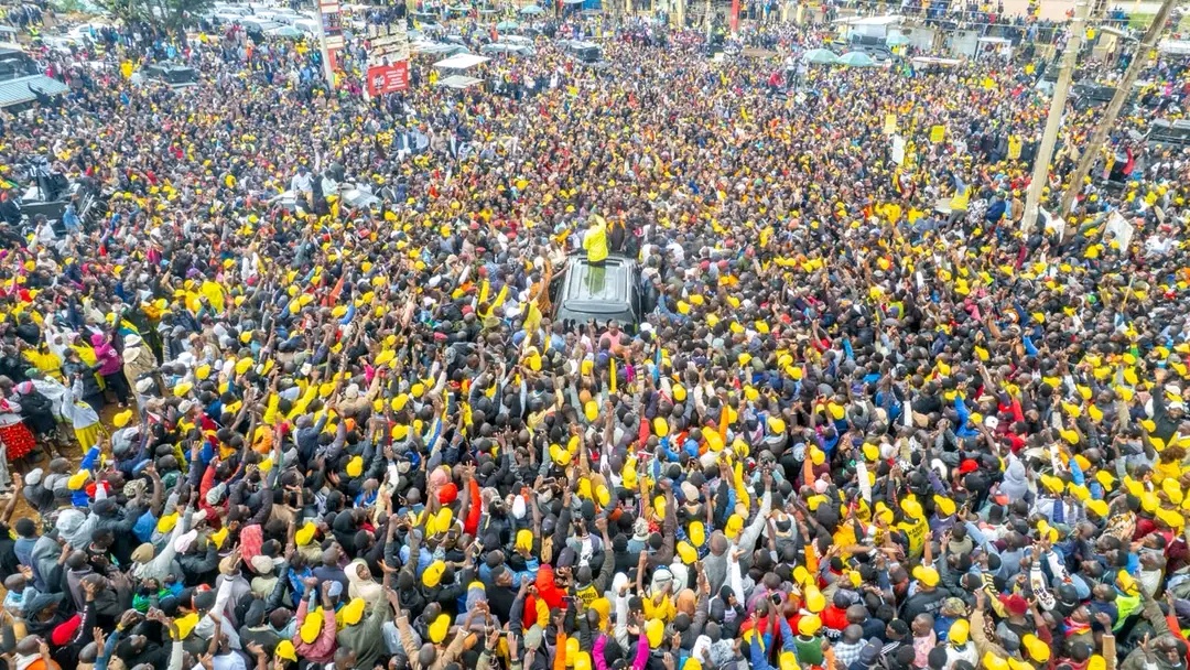 “Sudi Atafute Mkutano Yake” Ruto Scoffs Off Crowd After Demands To Have MP Sudi Speak in His Rally