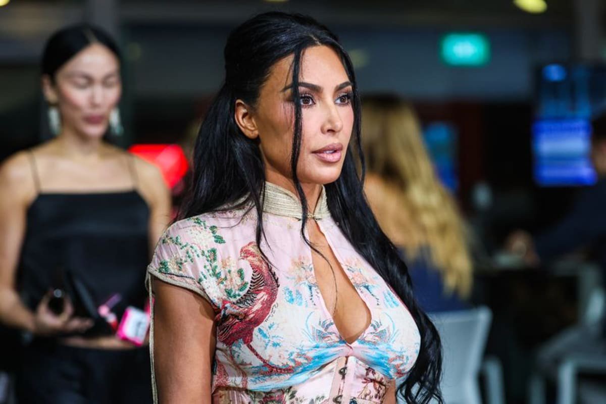 Kim Kardashian embarrassingly apologizes to F1 pundit for ‘not knowing rules’ after rude snub