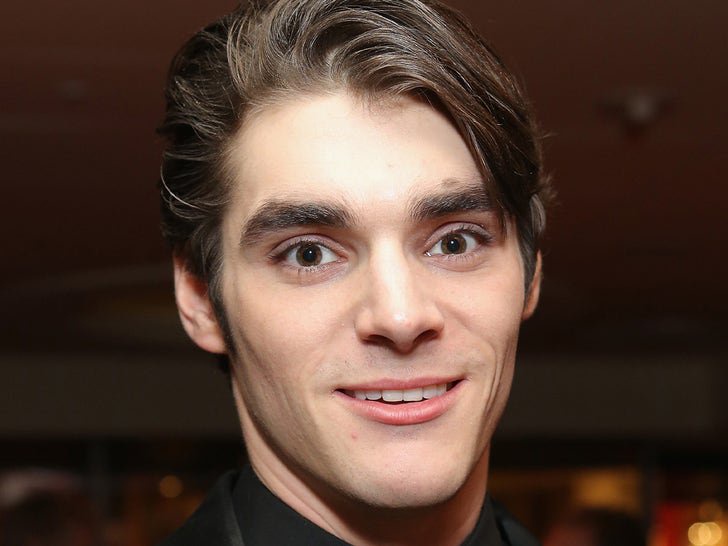 ‘Breaking Bad’ Star RJ Mitte Dead at 34