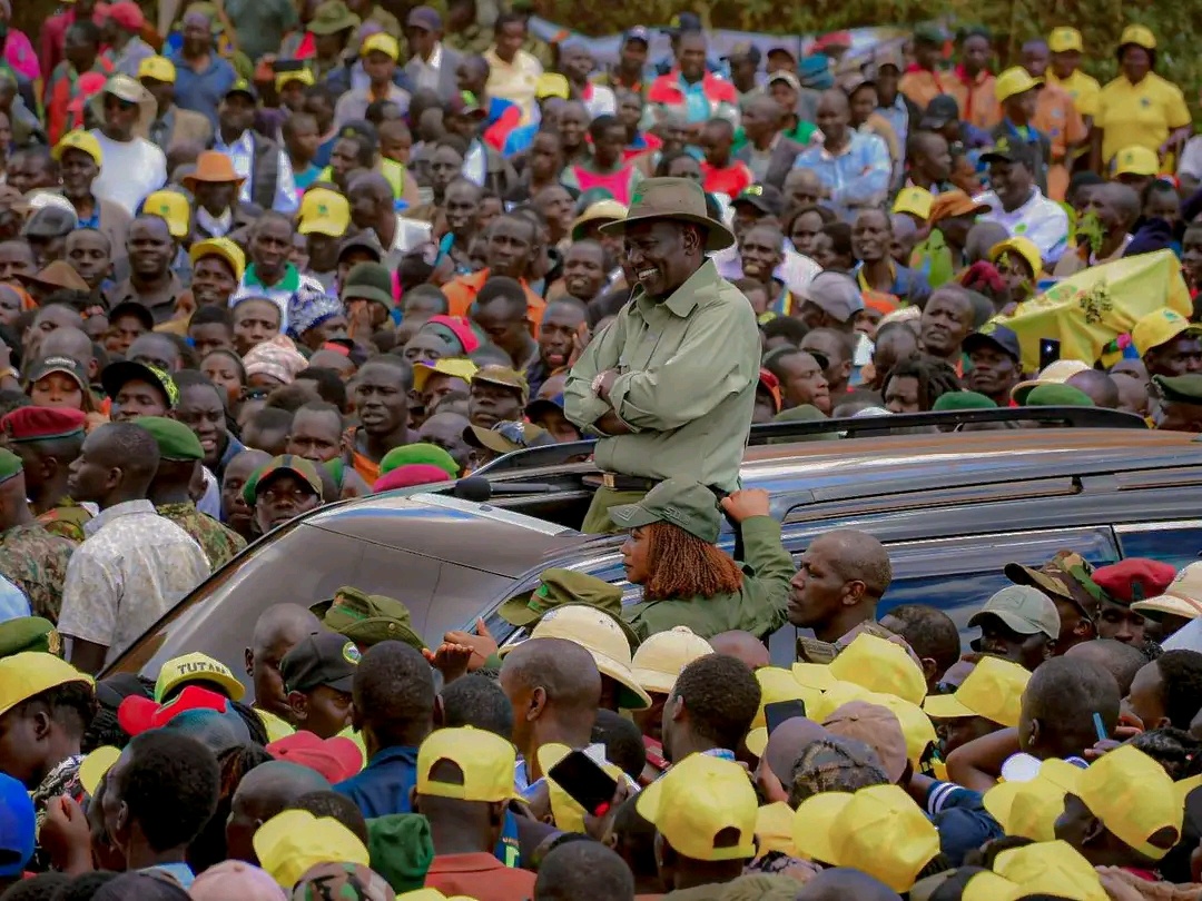 Ruto Loses Cool, Lectures Presidential Official During R.Valley Rally”We Ni Mtu Bure Kabisa”