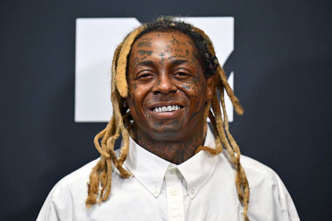 How To Love! Lil Wayne’s Fiancée Madison Cannon Shows Off Ring On THAT Finger & Fans Are All Over The Place (PHOTO)